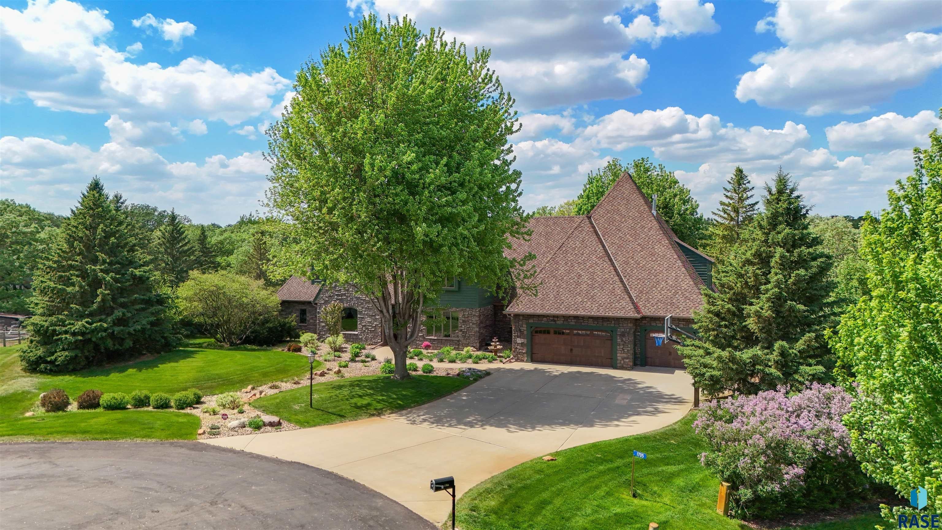 Sioux Falls, South Dakota, 57110, United States, 6 Bedrooms Bedrooms, ,6 BathroomsBathrooms,Residential,Active,1888969