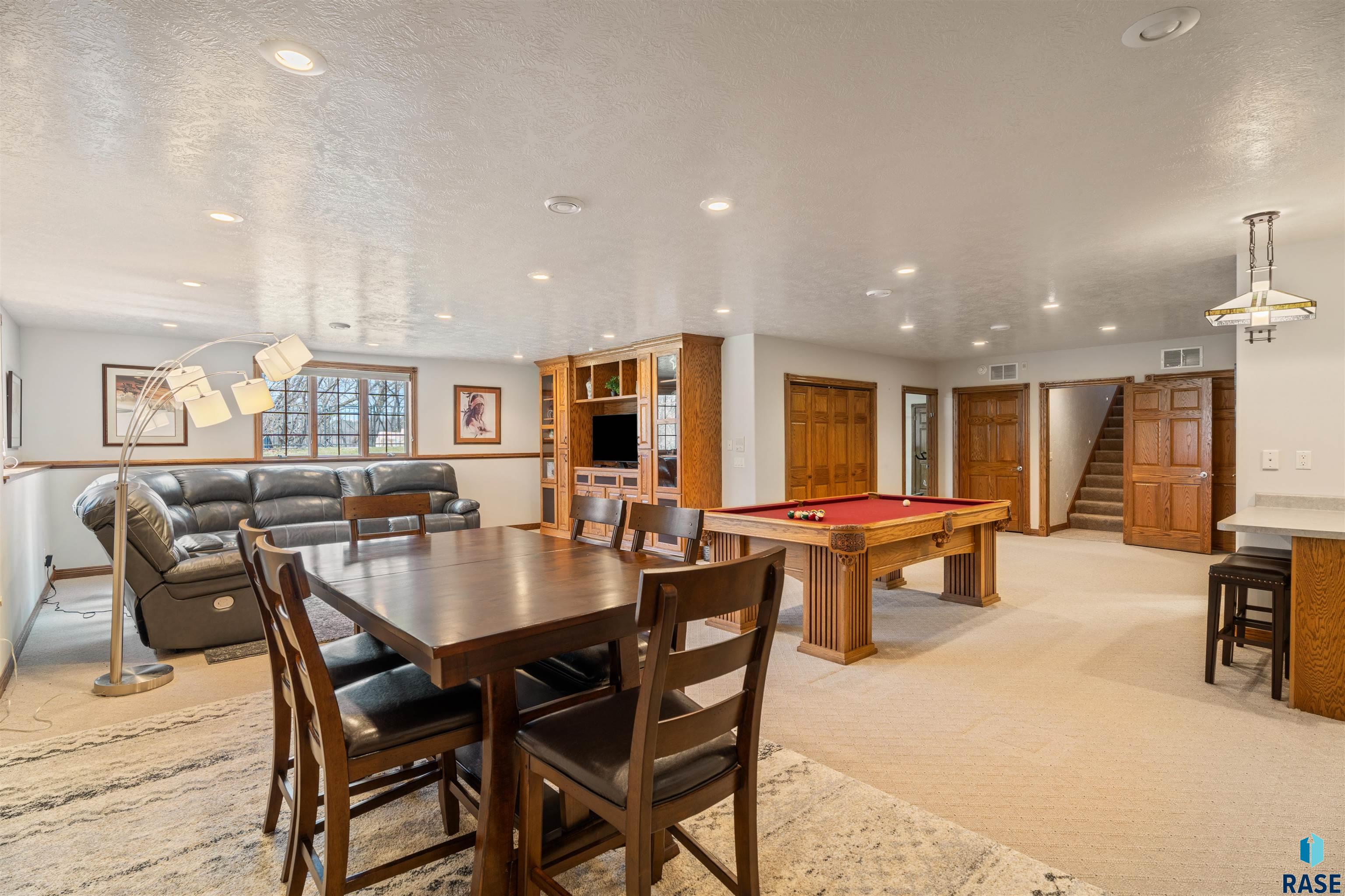 Sioux Falls, South Dakota, 57110, United States, 6 Bedrooms Bedrooms, ,6 BathroomsBathrooms,Residential,Active,1888969