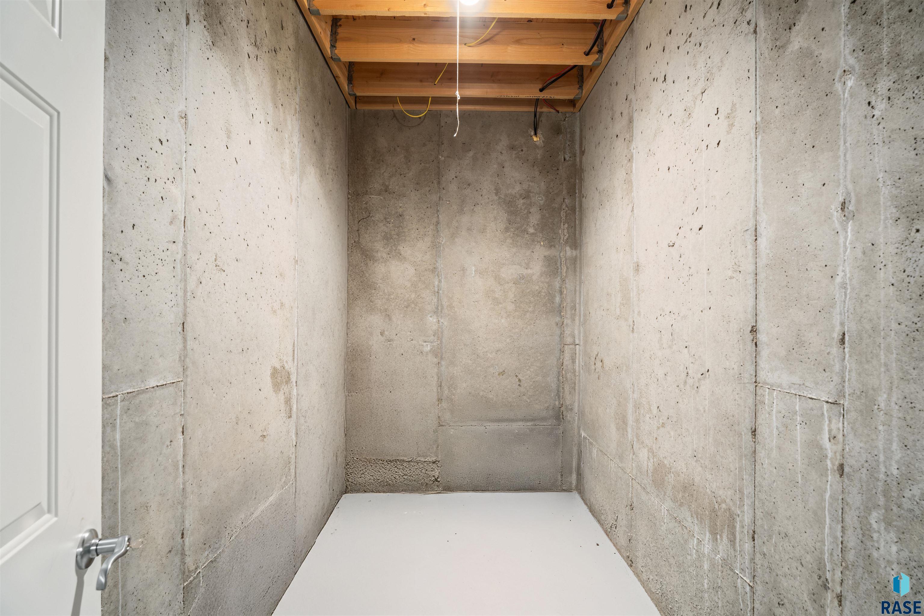 Sioux Falls, South Dakota, 57110, United States, 6 Bedrooms Bedrooms, ,6 BathroomsBathrooms,Residential,Active,1888969