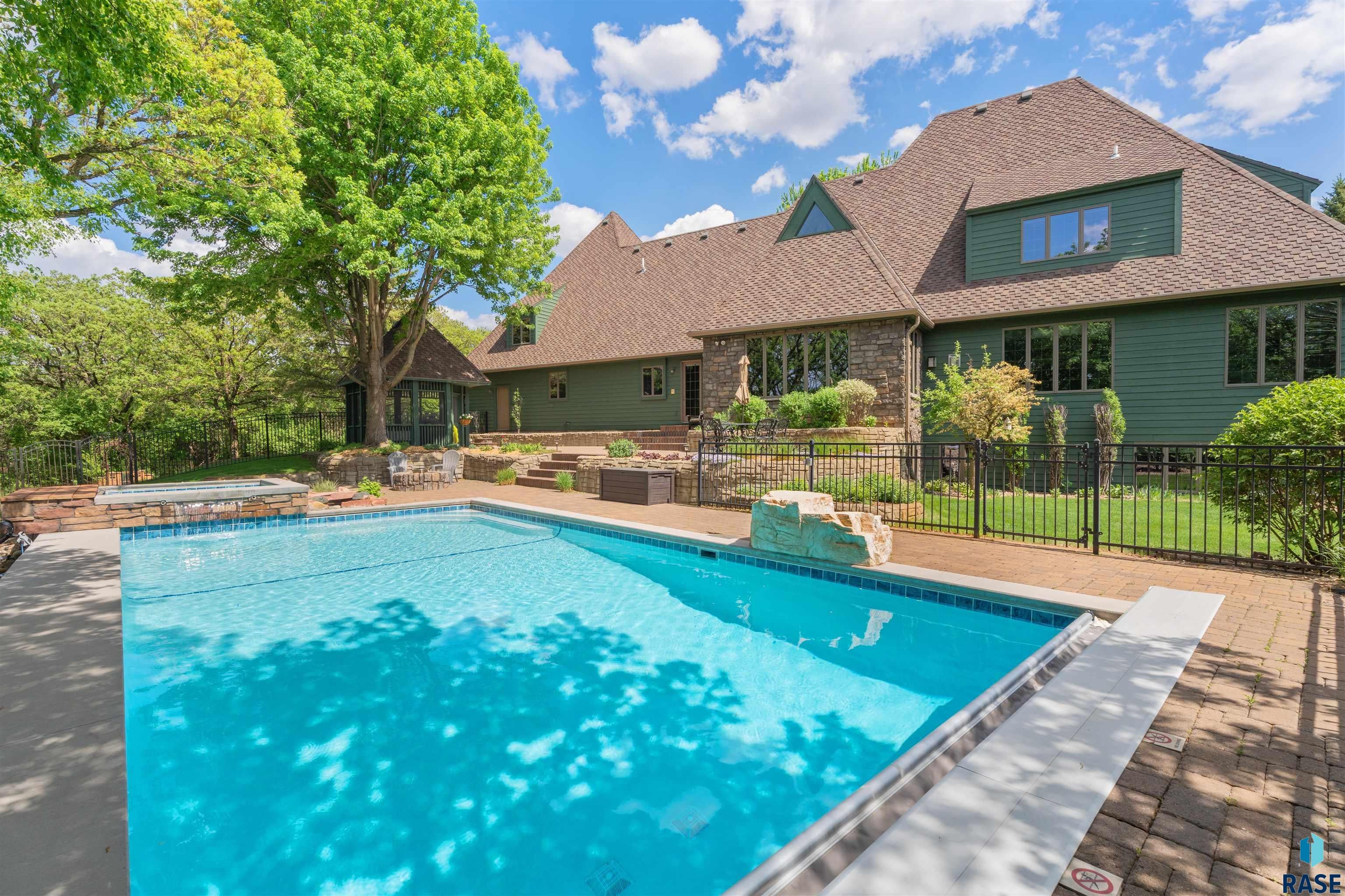 Sioux Falls, South Dakota, 57110, United States, 6 Bedrooms Bedrooms, ,6 BathroomsBathrooms,Residential,Active,1888969