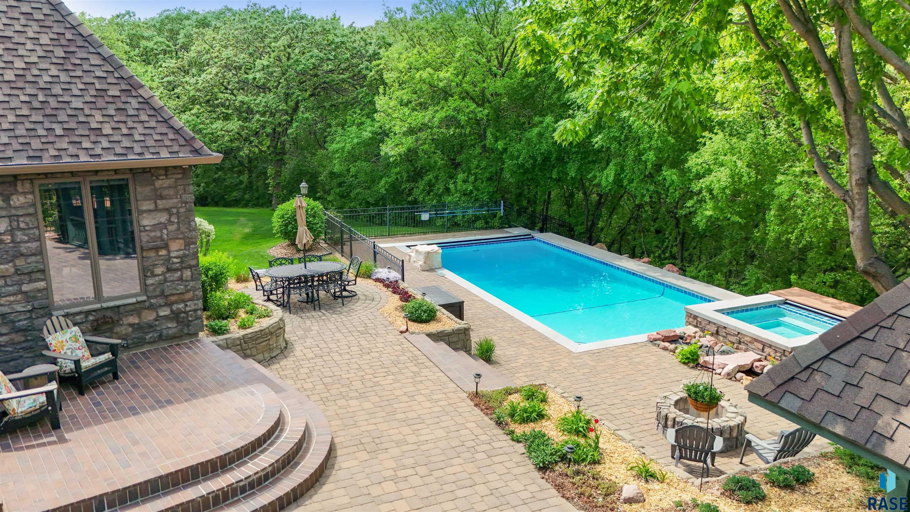 Sioux Falls, South Dakota, 57110, United States, 6 Bedrooms Bedrooms, ,6 BathroomsBathrooms,Residential,Active,1888969