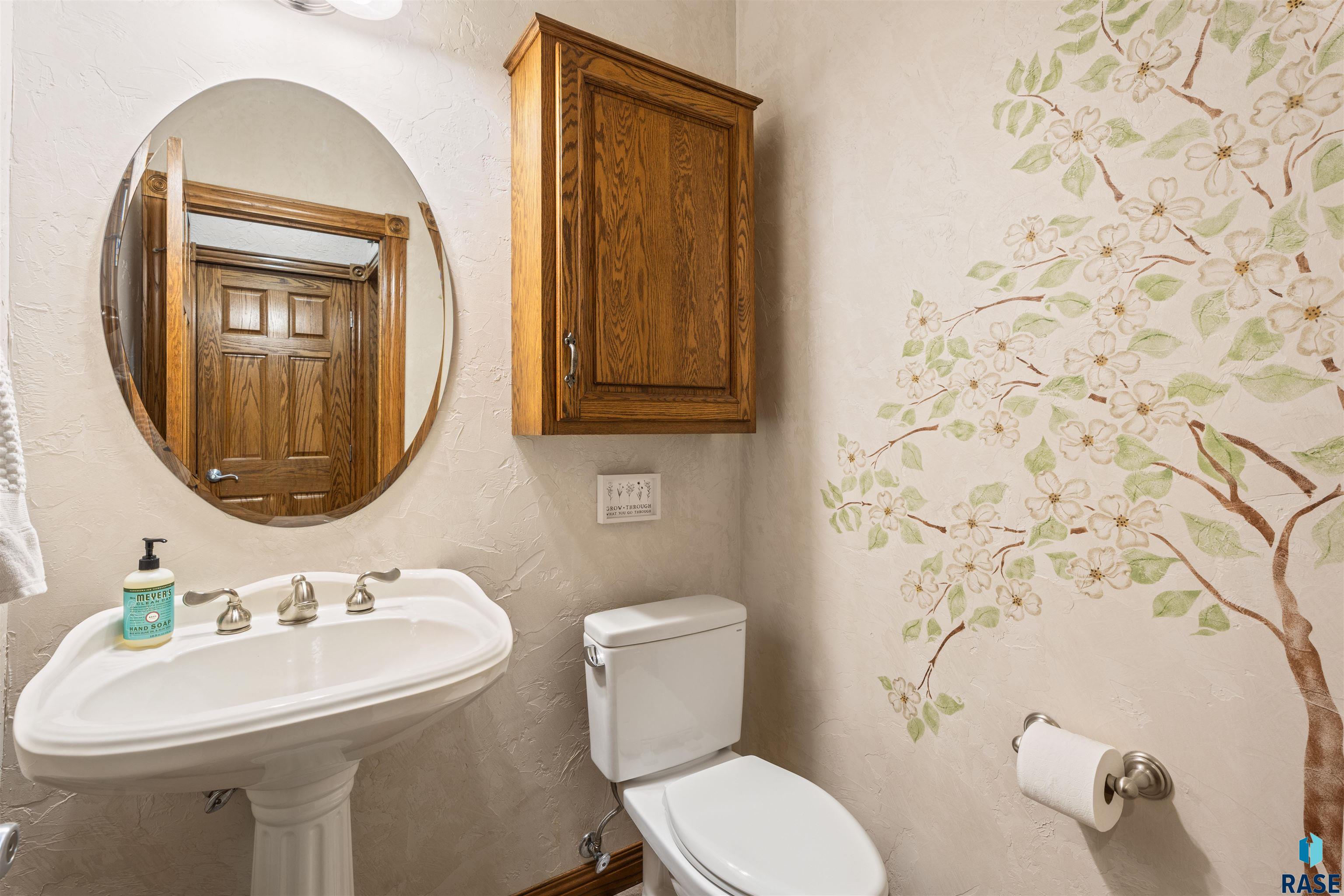 Sioux Falls, South Dakota, 57110, United States, 6 Bedrooms Bedrooms, ,6 BathroomsBathrooms,Residential,Active,1888969