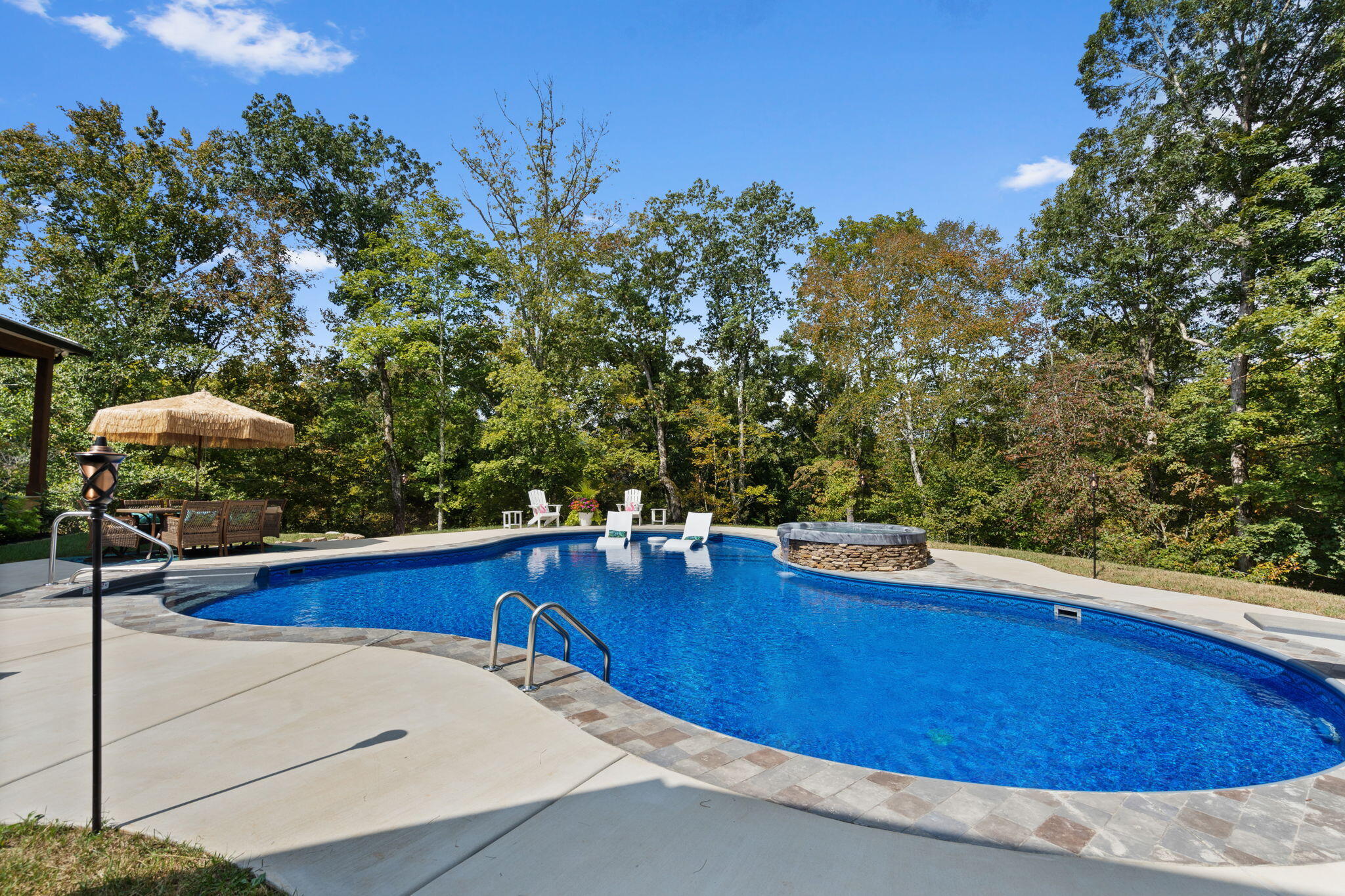 Calhoun, Tennessee, 37309, United States, 4 Bedrooms Bedrooms, ,3 BathroomsBathrooms,Residential,Active,1742062