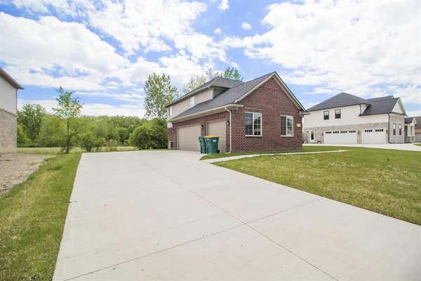 32211 ADAM BROWN DR, ROCKWOOD, MI 48173 - Image 1