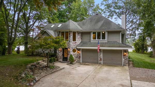 2127 LAKESHORE DR, COMMERCE TWP, MI 48382 - Image 1