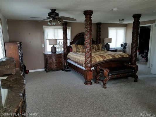 24698 SCHROEDER AVE, EASTPOINTE, MI 48021, photo 3 of 9