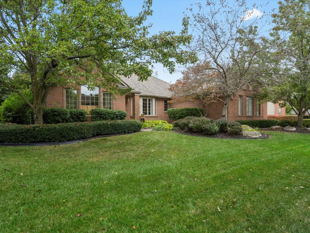 2630 MICAWBER DR, SHELBY TOWNSHIP, MI 48316 Single Family Residence For