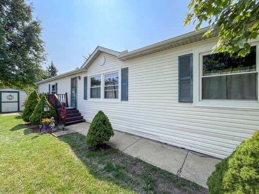 39205 CARLISLE RD, NEW BOSTON, MI 48164 - Image 1