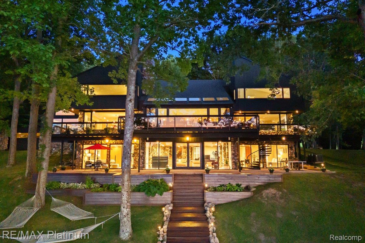 Howell, Michigan, 48843, United States, 4 Bedrooms Bedrooms, ,6 BathroomsBathrooms,Residential,Active,1973360