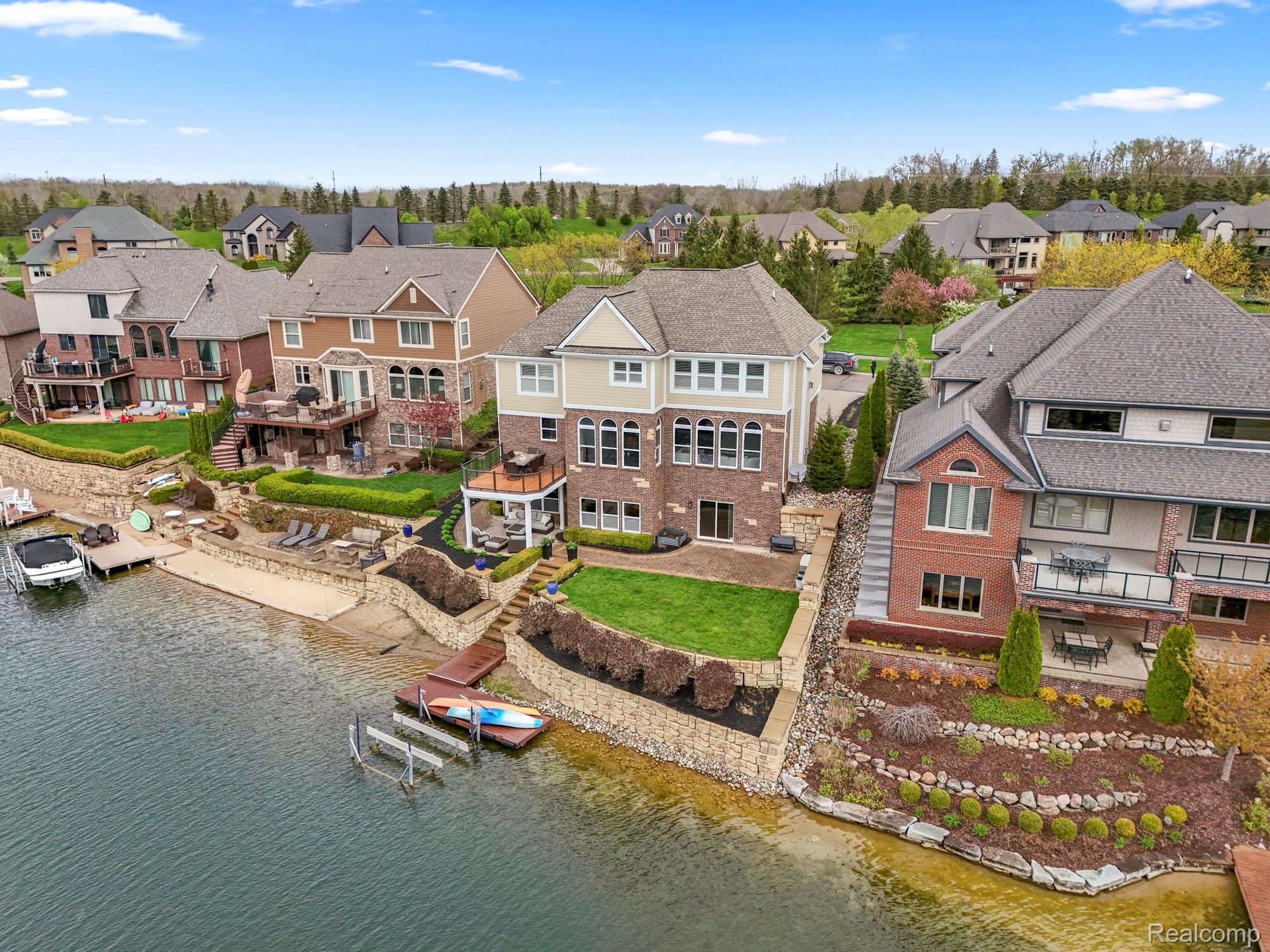 Southlyon, Michigan, 48178, United States, 4 Bedrooms Bedrooms, ,5 BathroomsBathrooms,Residential,Active,2045027