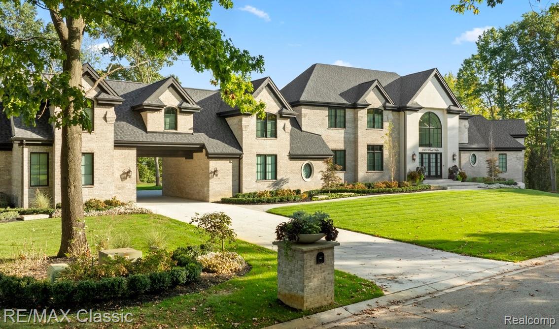Milford, Michigan, 48346, United States, 4 Bedrooms Bedrooms, ,4 BathroomsBathrooms,Residential,Active,2028752