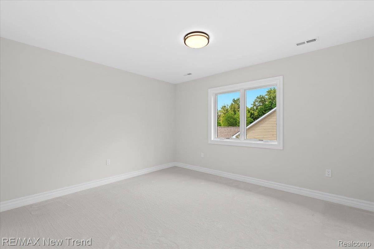 Farmingtonhills, Michigan, 48336, United States, 5 Bedrooms Bedrooms, ,5 BathroomsBathrooms,Residential,Active,1987268