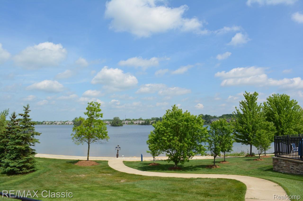 Novi, Michigan, 48374, United States, 5 Bedrooms Bedrooms, ,5 BathroomsBathrooms,Residential,Pending,2052115