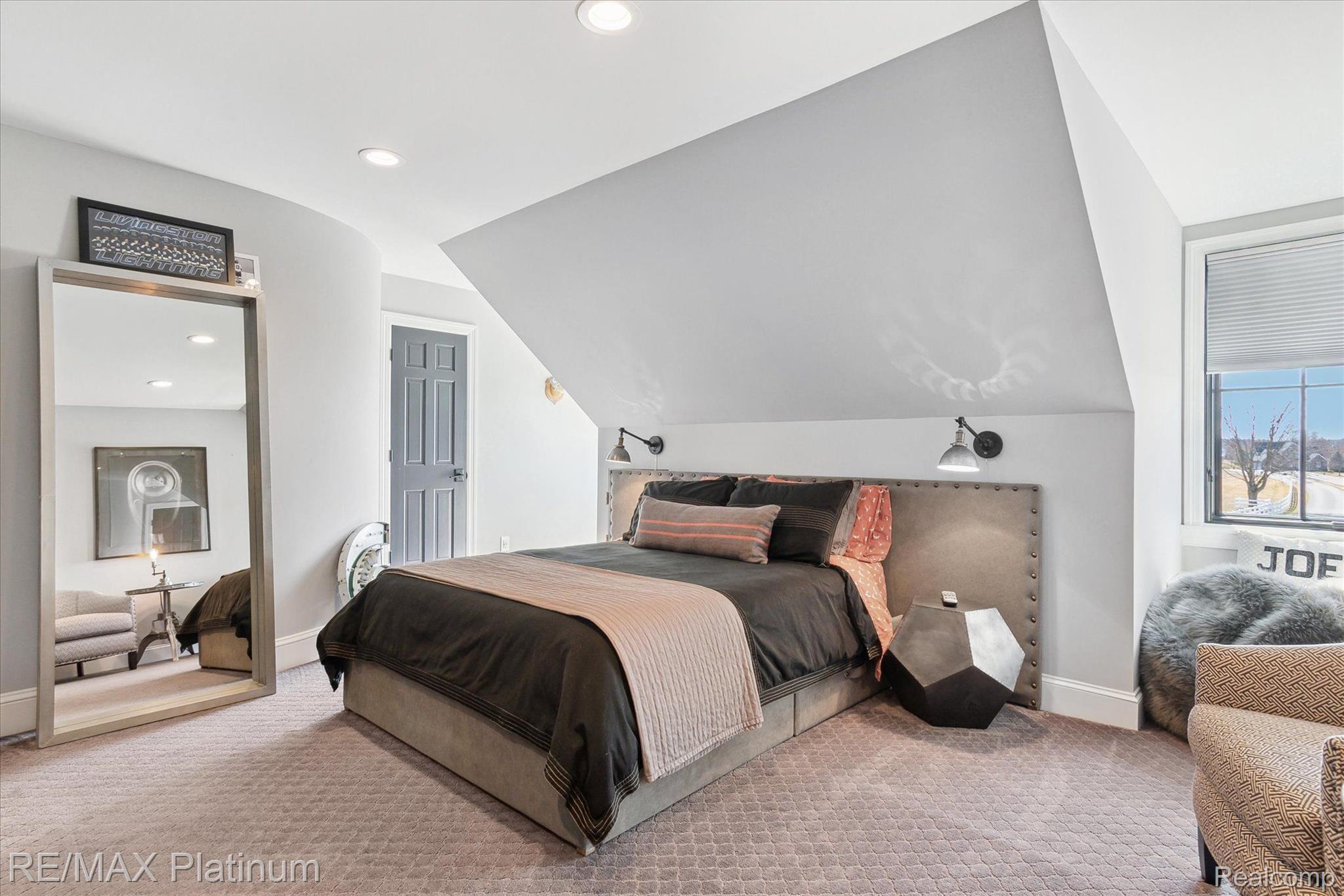 Pinckney, Michigan, 48169, United States, 5 Bedrooms Bedrooms, ,7 BathroomsBathrooms,Residential,Active,1756437