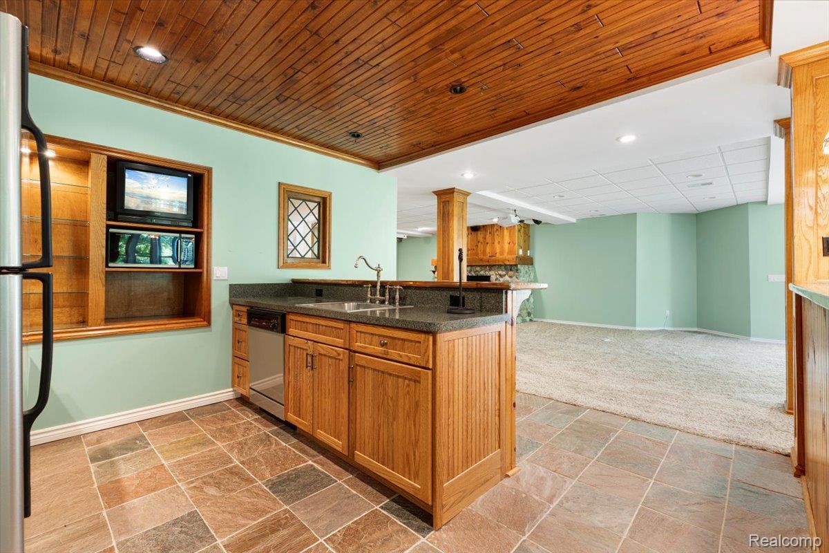 Rochester, Michigan, 48306, United States, 5 Bedrooms Bedrooms, ,6 BathroomsBathrooms,Residential,Active,2009426