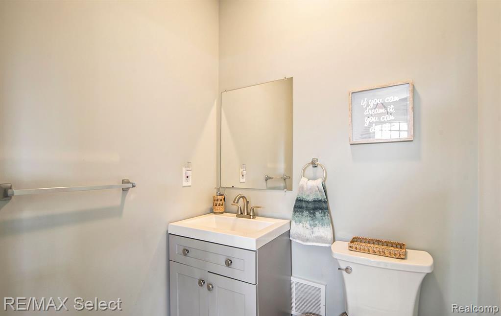 Fenton, Michigan, 48430, United States, 4 Bedrooms Bedrooms, ,4 BathroomsBathrooms,Residential,Active,2015817