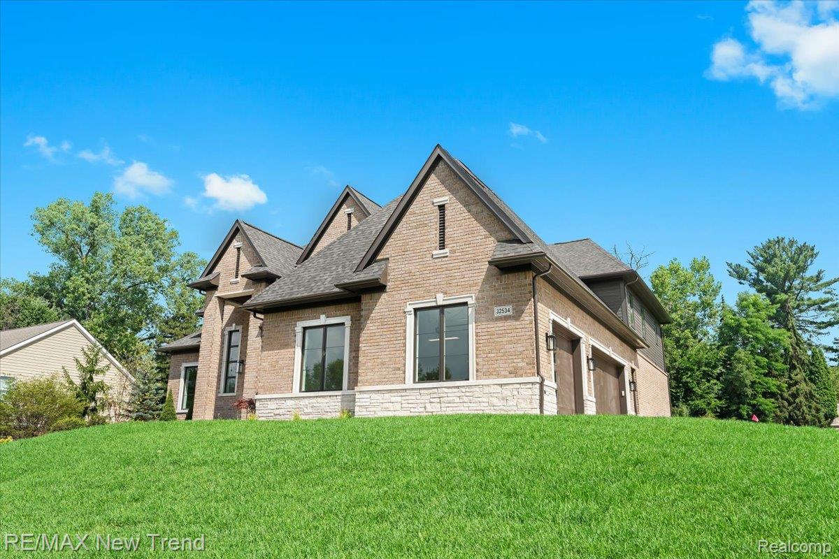 Farmingtonhills, Michigan, 48336, United States, 5 Bedrooms Bedrooms, ,5 BathroomsBathrooms,Residential,Active,1945053