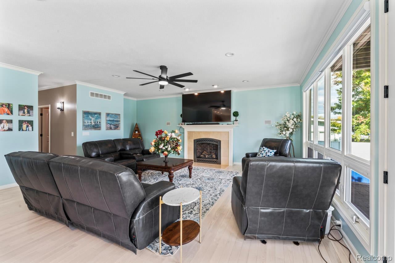 Linden, Michigan, 48451, United States, 5 Bedrooms Bedrooms, ,6 BathroomsBathrooms,Residential,Active,1959969