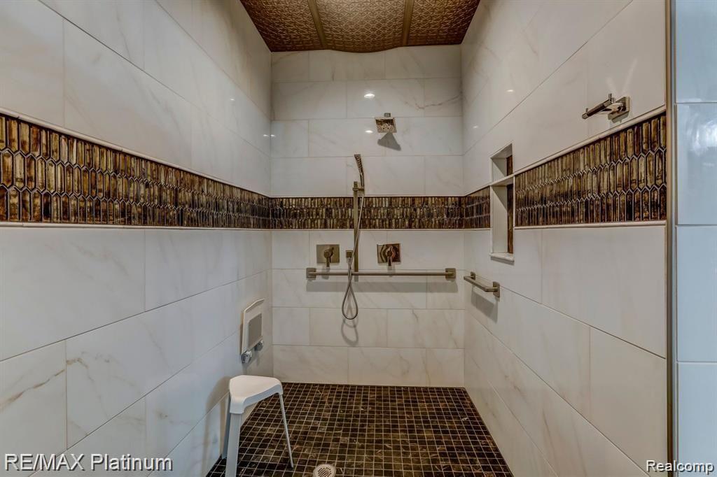 Howell, Michigan, 48843, United States, 5 Bedrooms Bedrooms, ,6 BathroomsBathrooms,Residential,Active,1714075