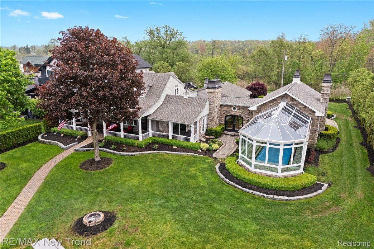 Walledlake, Michigan, 48390, United States, 4 Bedrooms Bedrooms, ,4 BathroomsBathrooms,Residential,Pending,1904161