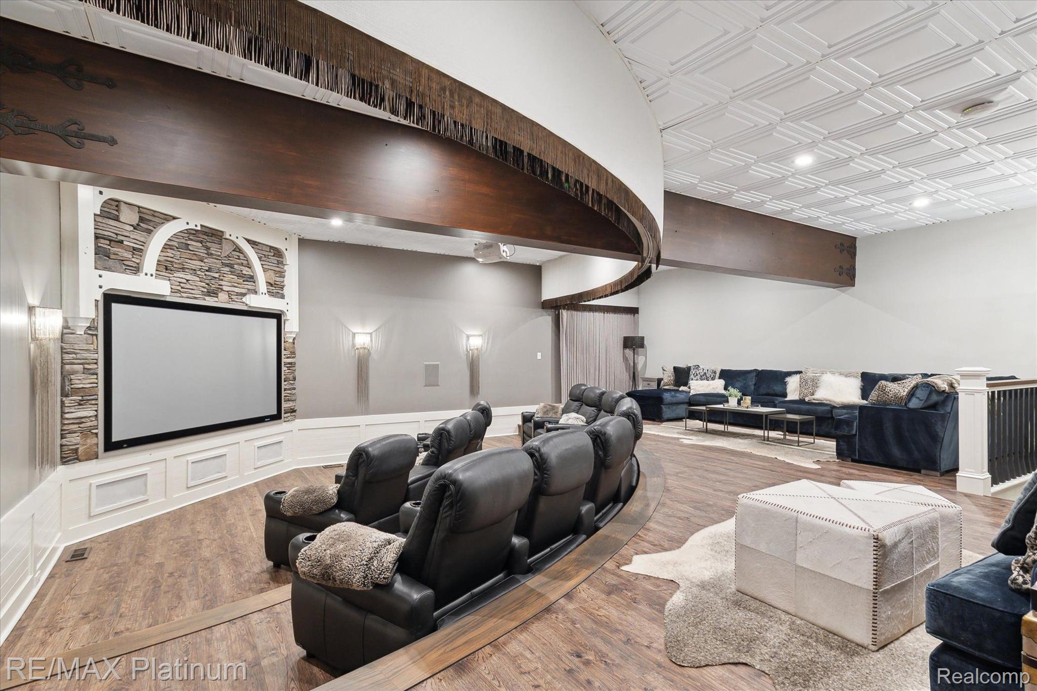 Pinckney, Michigan, 48169, United States, 5 Bedrooms Bedrooms, ,7 BathroomsBathrooms,Residential,Active,1756437