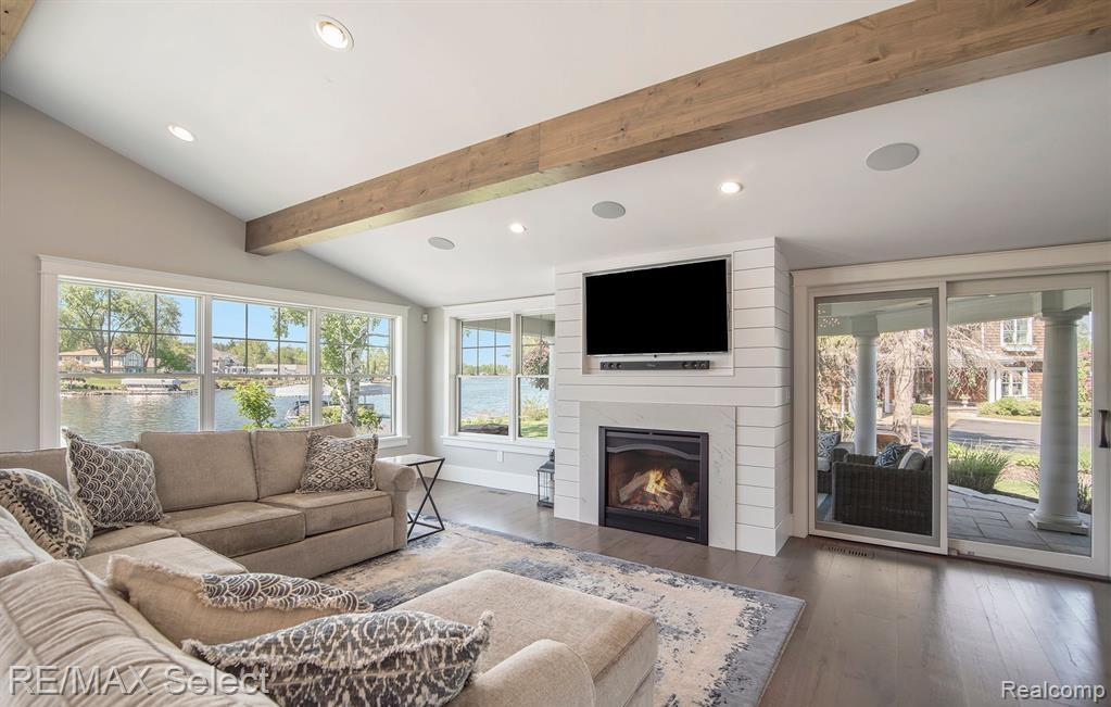 Fenton, Michigan, 48430, United States, 4 Bedrooms Bedrooms, ,4 BathroomsBathrooms,Residential,Active,2015817