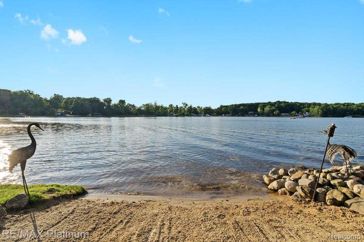 Howell, Michigan, 48843, United States, 4 Bedrooms Bedrooms, ,6 BathroomsBathrooms,Residential,Active,1973360