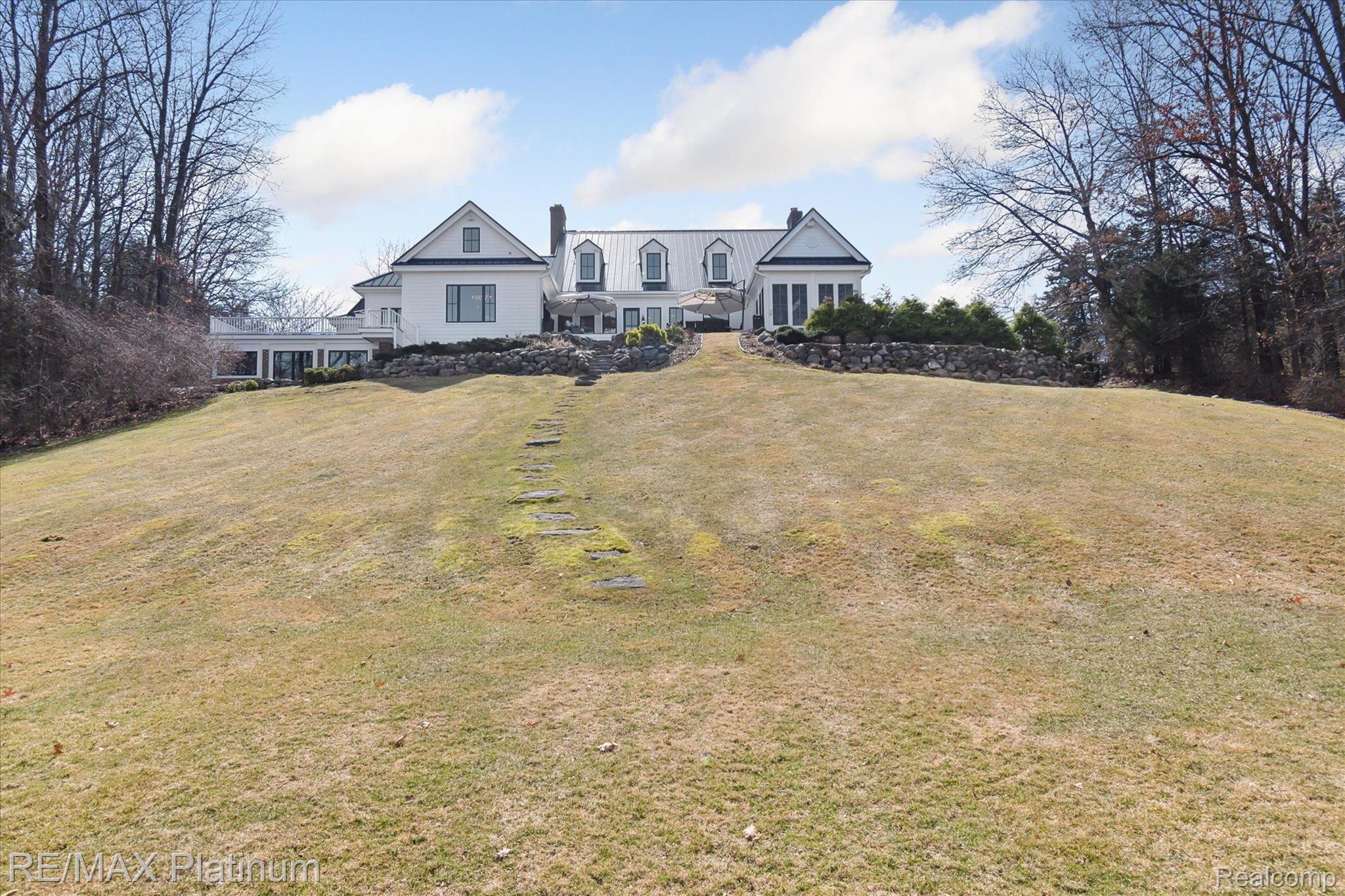 Pinckney, Michigan, 48169, United States, 5 Bedrooms Bedrooms, ,7 BathroomsBathrooms,Residential,Active,1756437