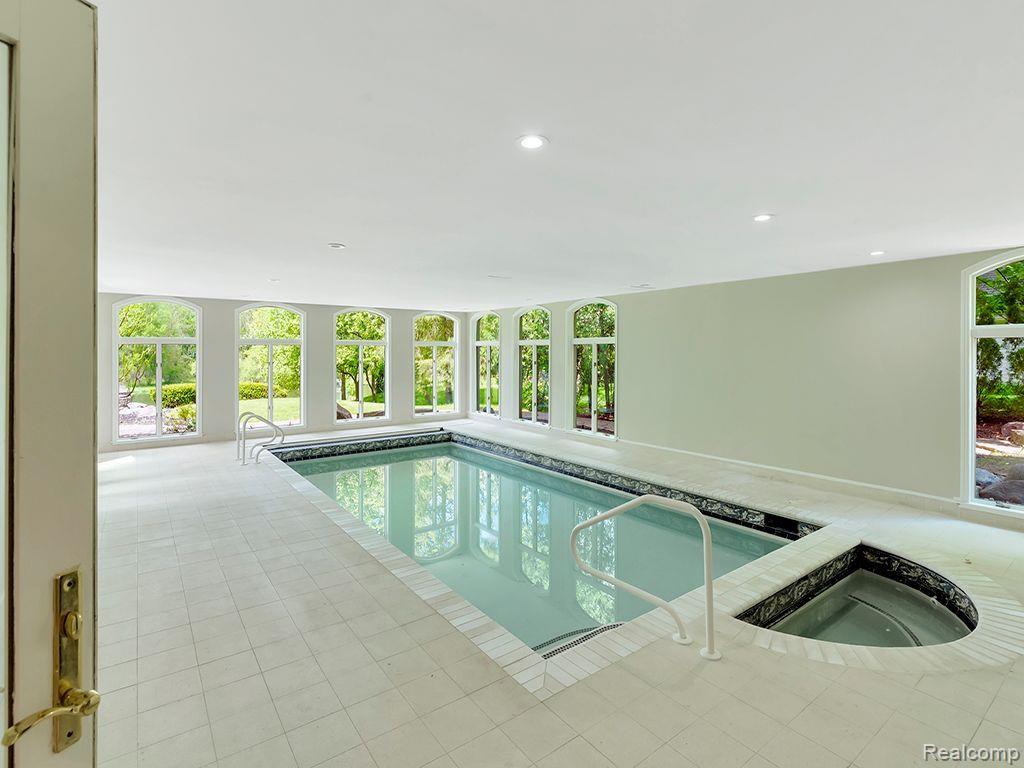 Northville, Michigan, 48167, United States, 6 Bedrooms Bedrooms, ,6 BathroomsBathrooms,Residential,Active,1850675