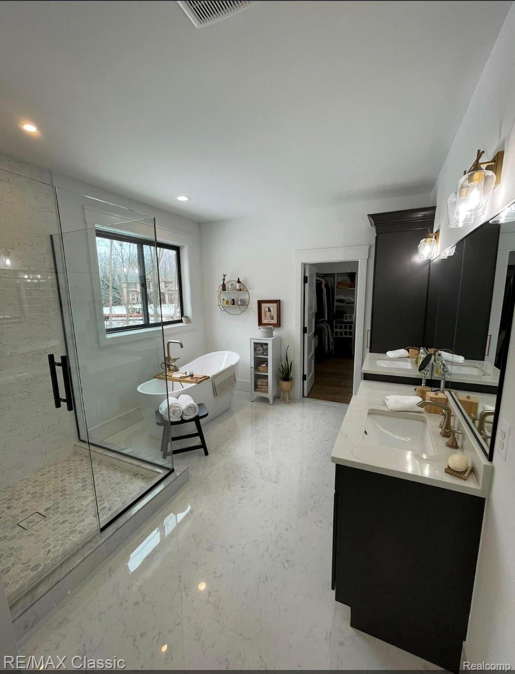 Milford, Michigan, 48381, United States, 4 Bedrooms Bedrooms, ,4 BathroomsBathrooms,Residential,Active,1893262