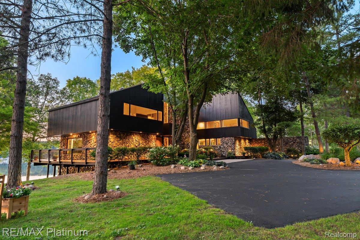 Howell, Michigan, 48843, United States, 4 Bedrooms Bedrooms, ,6 BathroomsBathrooms,Residential,Active,1973360