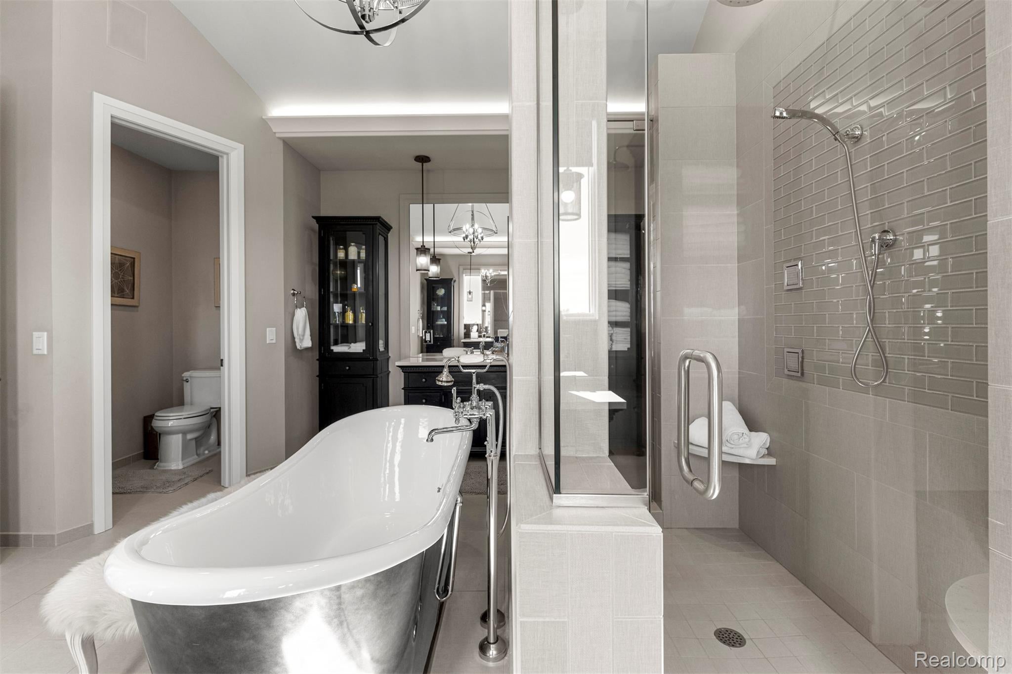 Northville, Michigan, 48168, United States, 5 Bedrooms Bedrooms, ,7 BathroomsBathrooms,Residential,Active,1960117