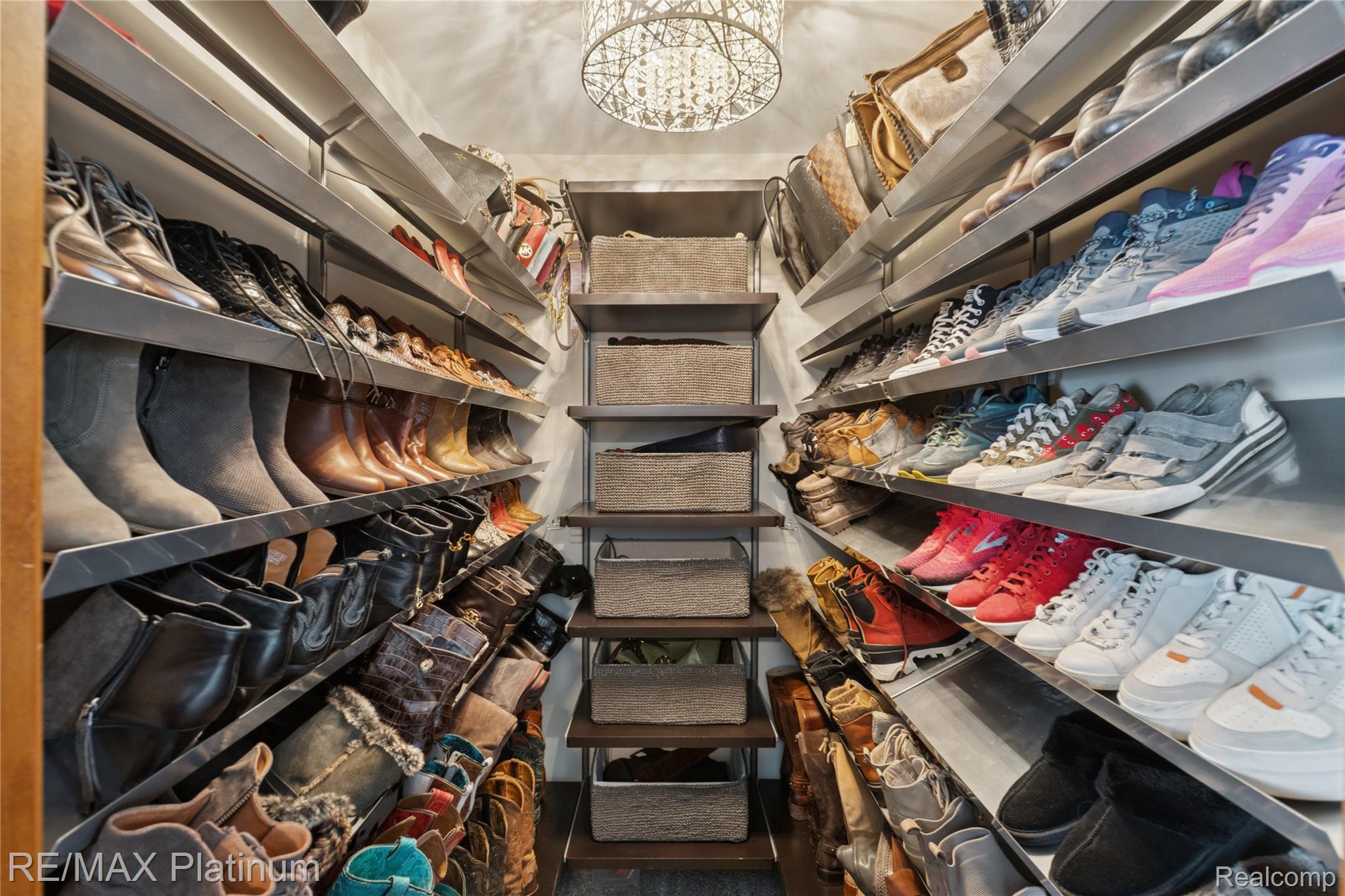 Brighton, Michigan, 48116, United States, 2 Bedrooms Bedrooms, ,2 BathroomsBathrooms,Residential,Active,2007644