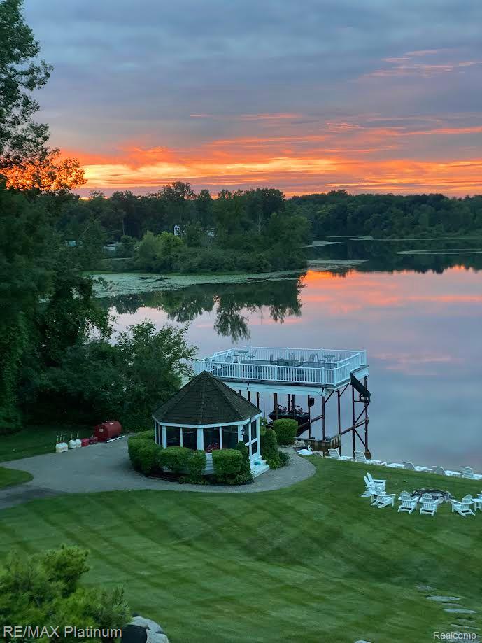Pinckney, Michigan, 48169, United States, 5 Bedrooms Bedrooms, ,7 BathroomsBathrooms,Residential,Active,1756437