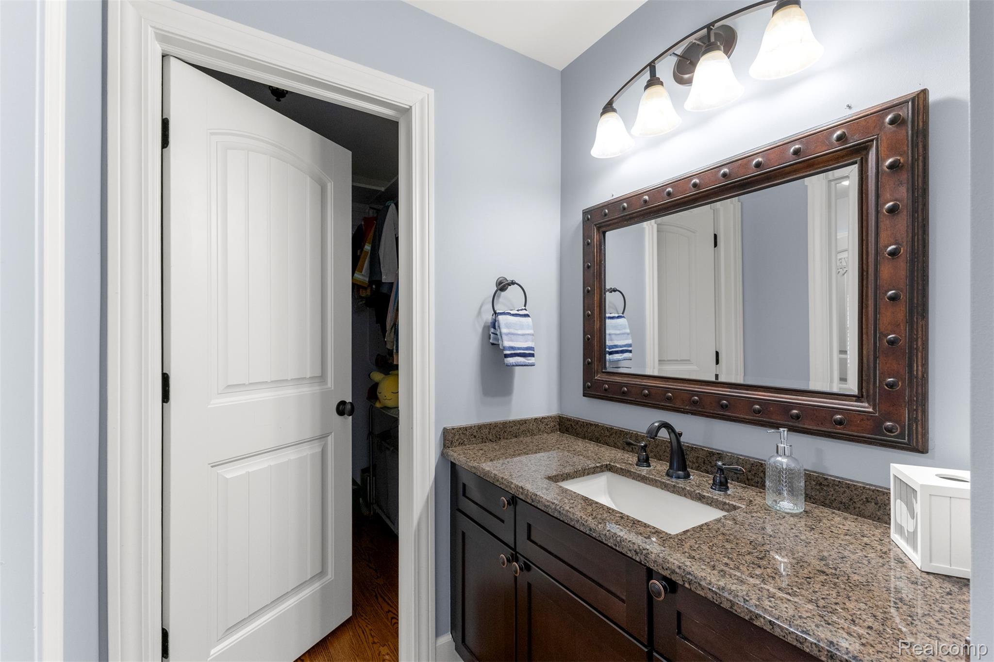 Southlyon, Michigan, 48178, United States, 4 Bedrooms Bedrooms, ,5 BathroomsBathrooms,Residential,Active,2045027