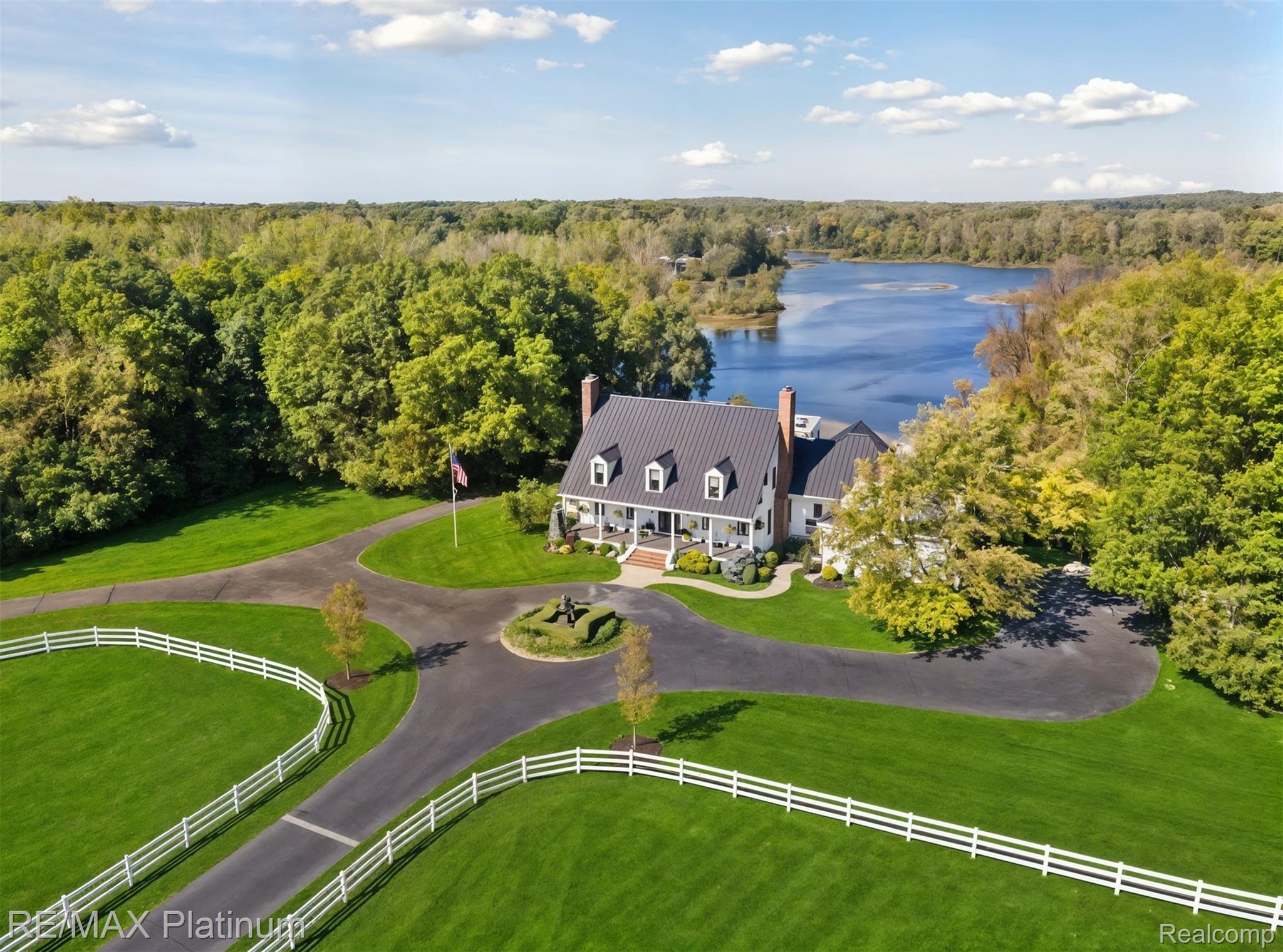 Pinckney, Michigan, 48169, United States, 5 Bedrooms Bedrooms, ,7 BathroomsBathrooms,Residential,Active,2014605
