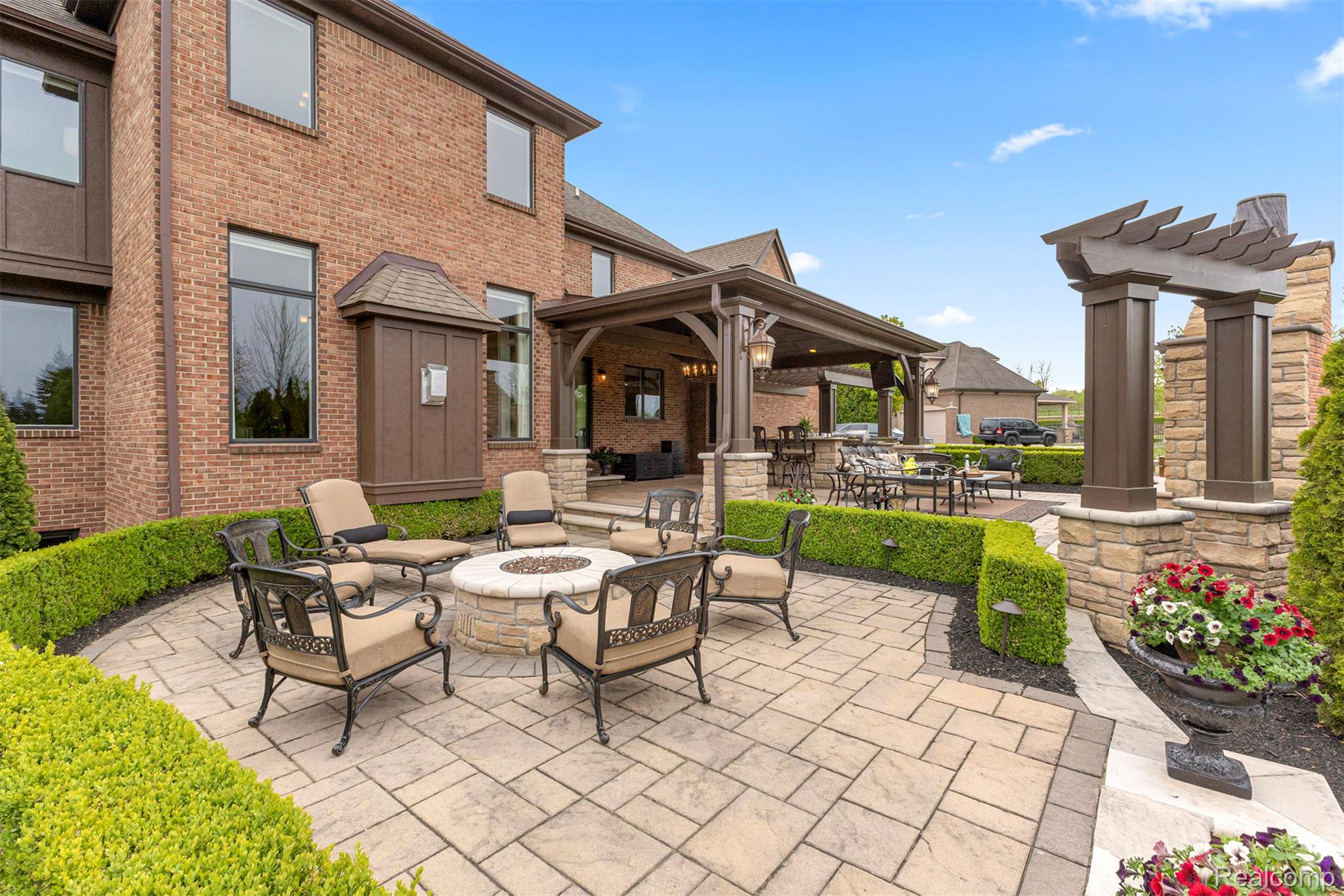 Northville, Michigan, 48167, United States, 4 Bedrooms Bedrooms, ,4 BathroomsBathrooms,Residential,Active,2052116