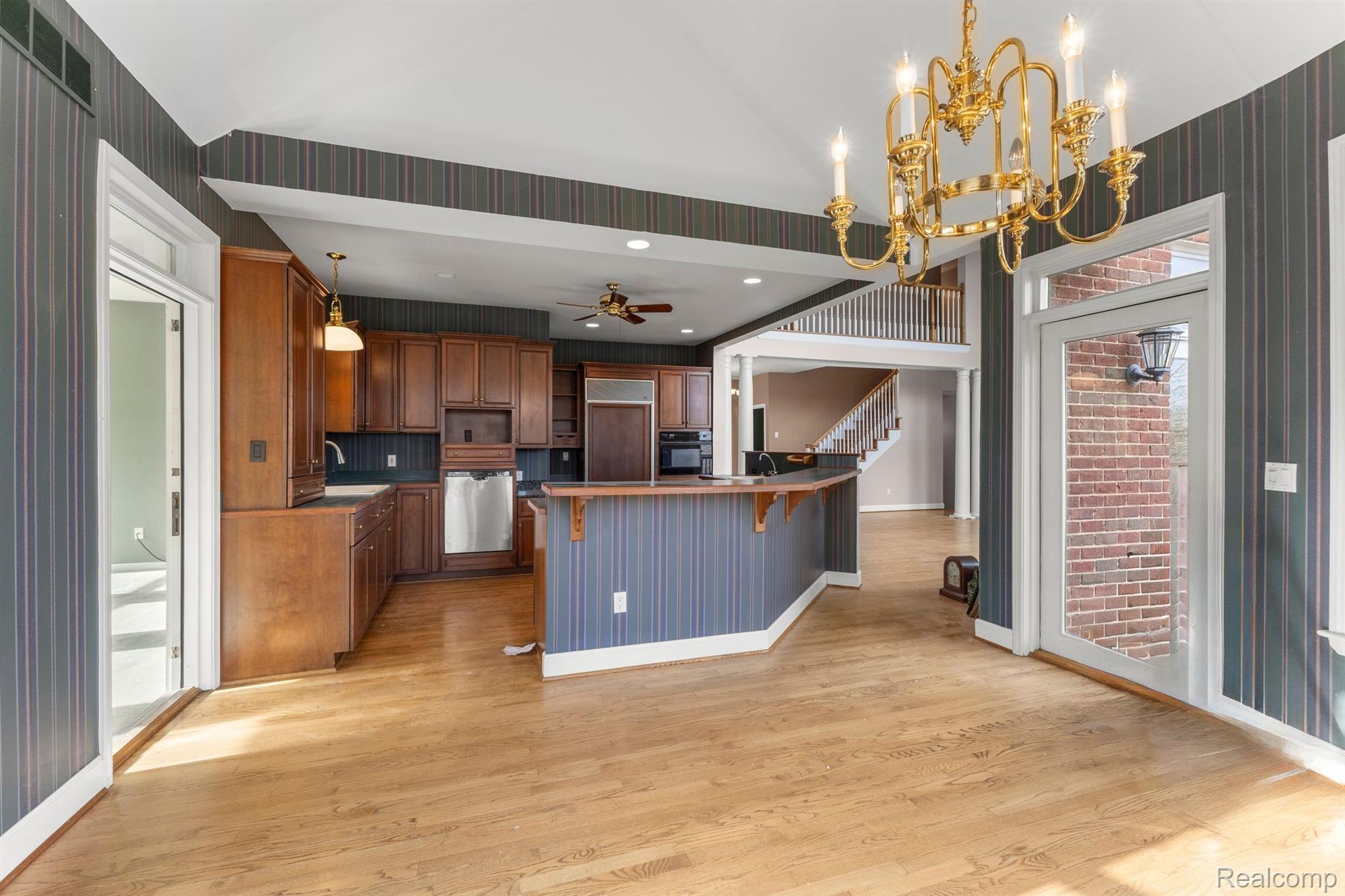 Annarbor, Michigan, 48105, United States, 5 Bedrooms Bedrooms, ,5 BathroomsBathrooms,Residential,Active,1899239