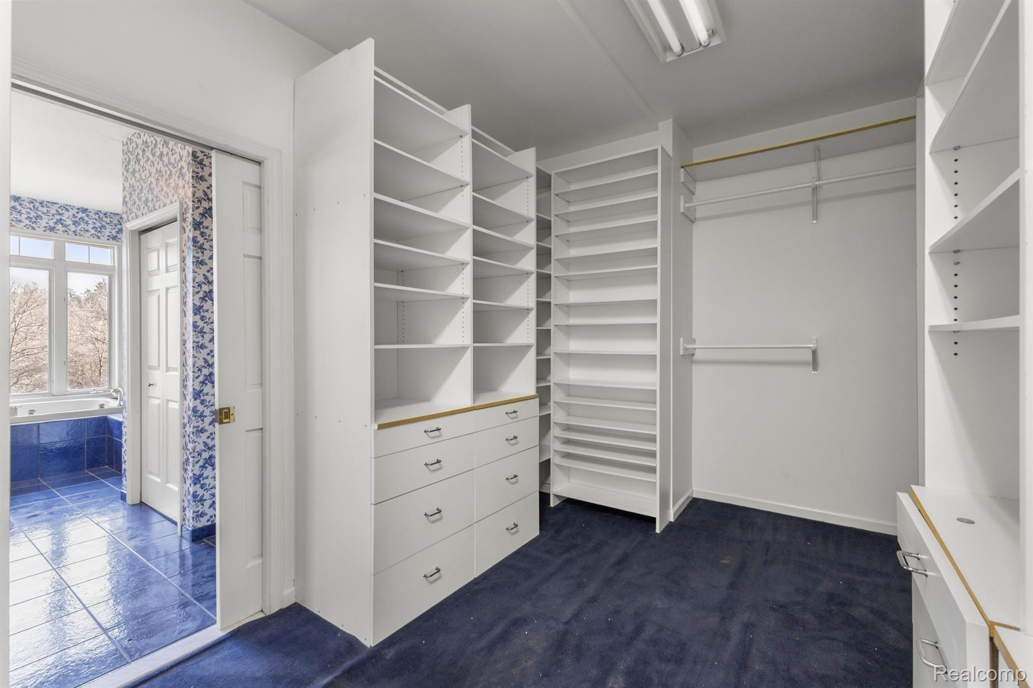 Annarbor, Michigan, 48105, United States, 5 Bedrooms Bedrooms, ,5 BathroomsBathrooms,Residential,Active,1899239