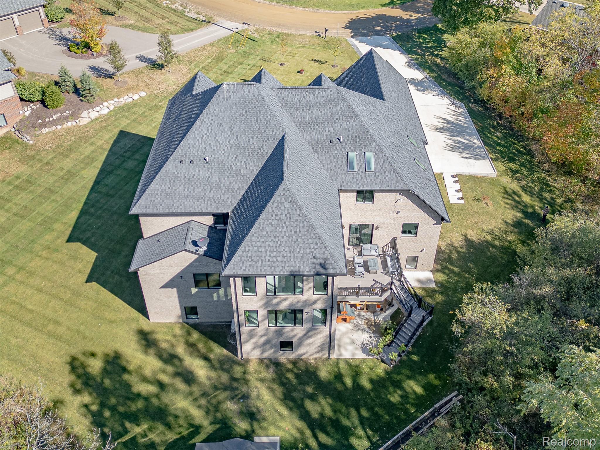 Rochesterhills, Michigan, 48307, United States, 4 Bedrooms Bedrooms, ,5 BathroomsBathrooms,Residential,Active,1962188