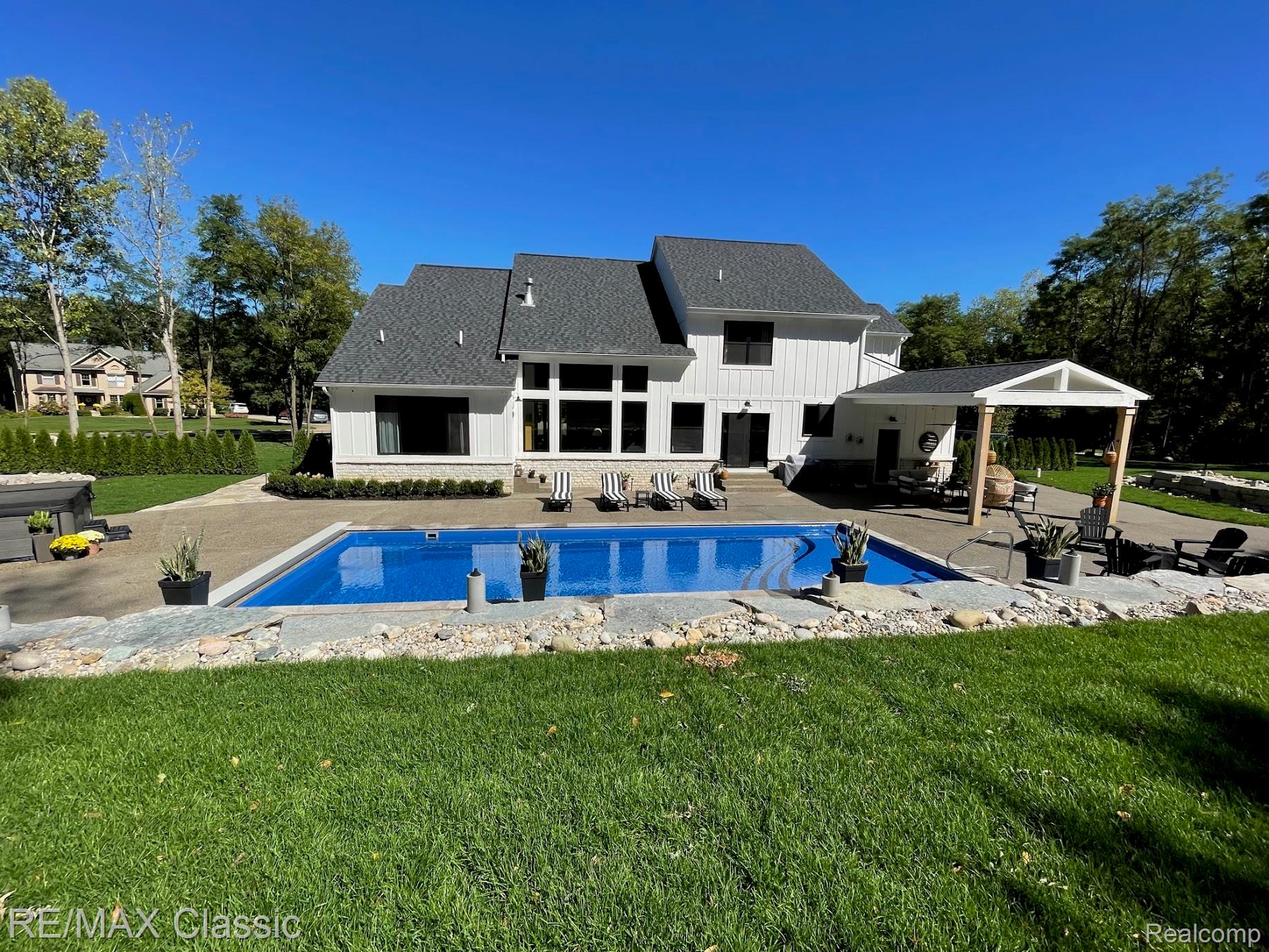 Milford, Michigan, 48381, United States, 4 Bedrooms Bedrooms, ,4 BathroomsBathrooms,Residential,Active,1893262