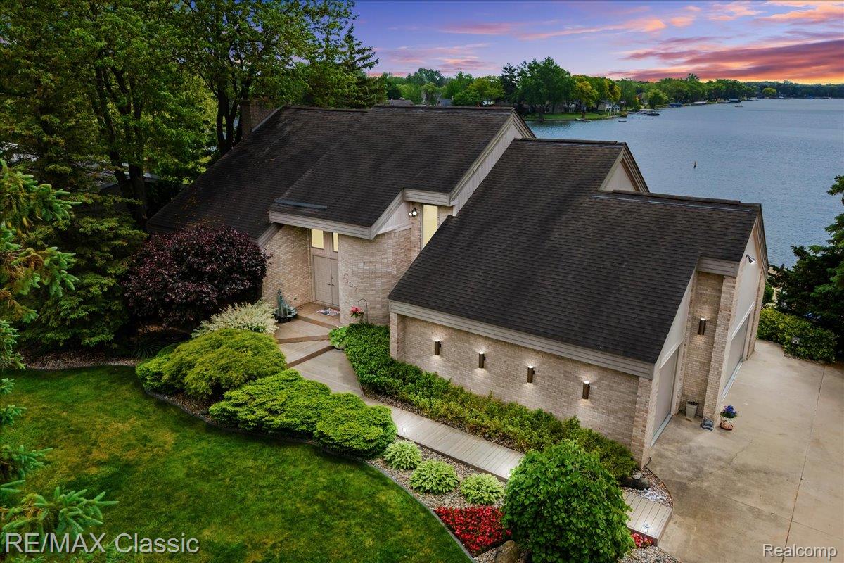Commercetwp, Michigan, 48382, United States, 3 Bedrooms Bedrooms, ,4 BathroomsBathrooms,Residential,Active,1893215