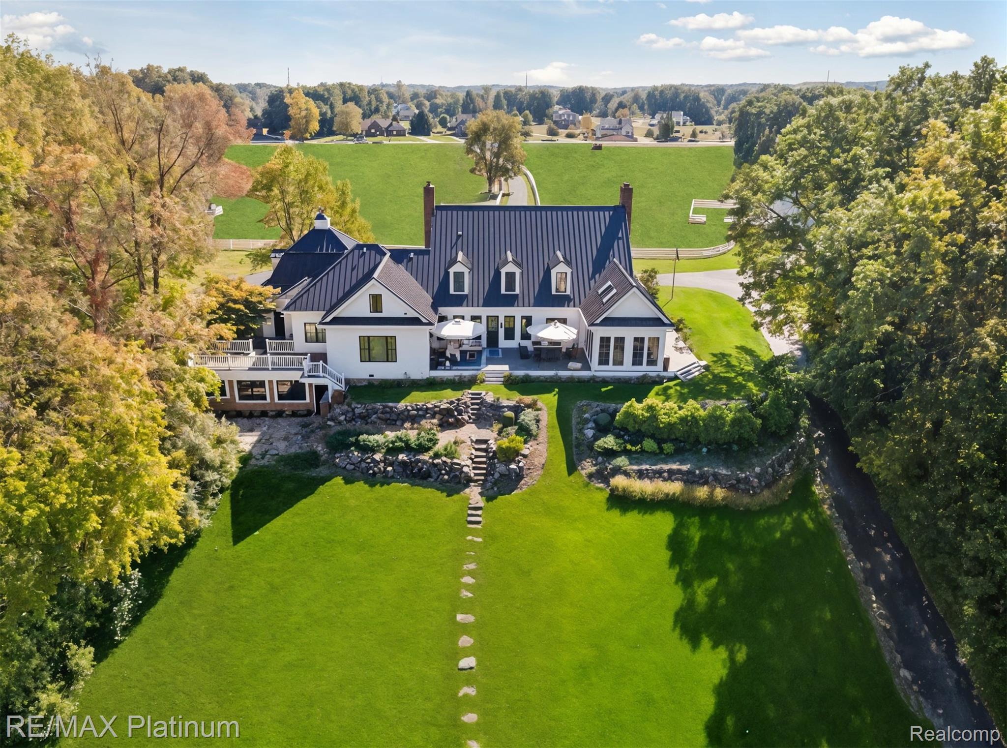 Pinckney, Michigan, 48169, United States, 5 Bedrooms Bedrooms, ,7 BathroomsBathrooms,Residential,Active,2014605