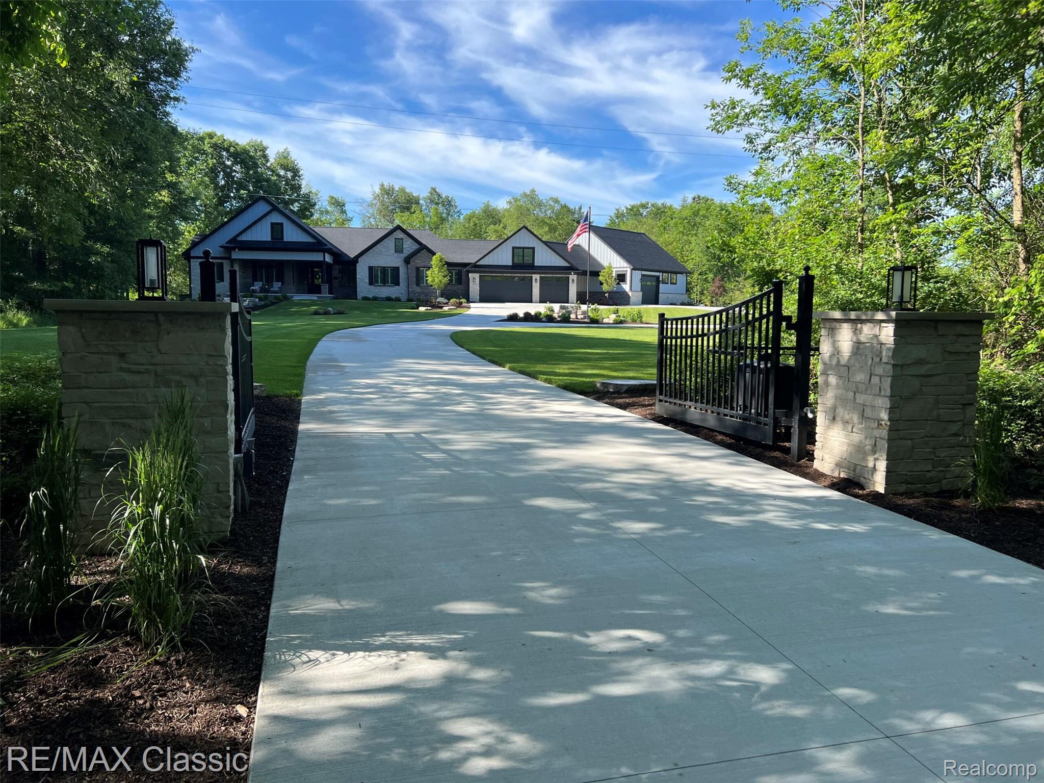 Milford, Michigan, 48381, United States, 4 Bedrooms Bedrooms, ,4 BathroomsBathrooms,Residential,Active,1893262