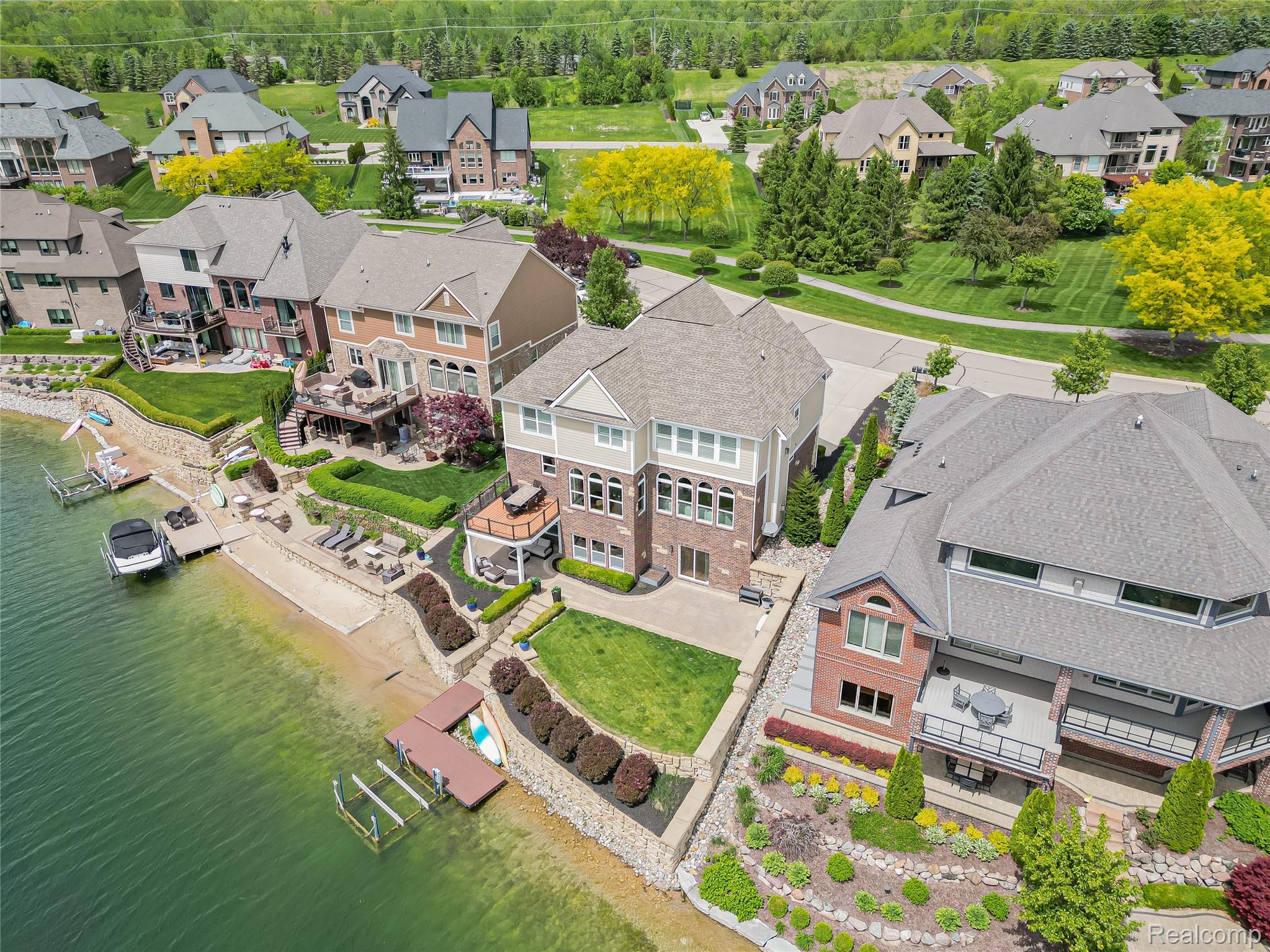 Southlyon, Michigan, 48178, United States, 4 Bedrooms Bedrooms, ,5 BathroomsBathrooms,Residential,Active,2045027