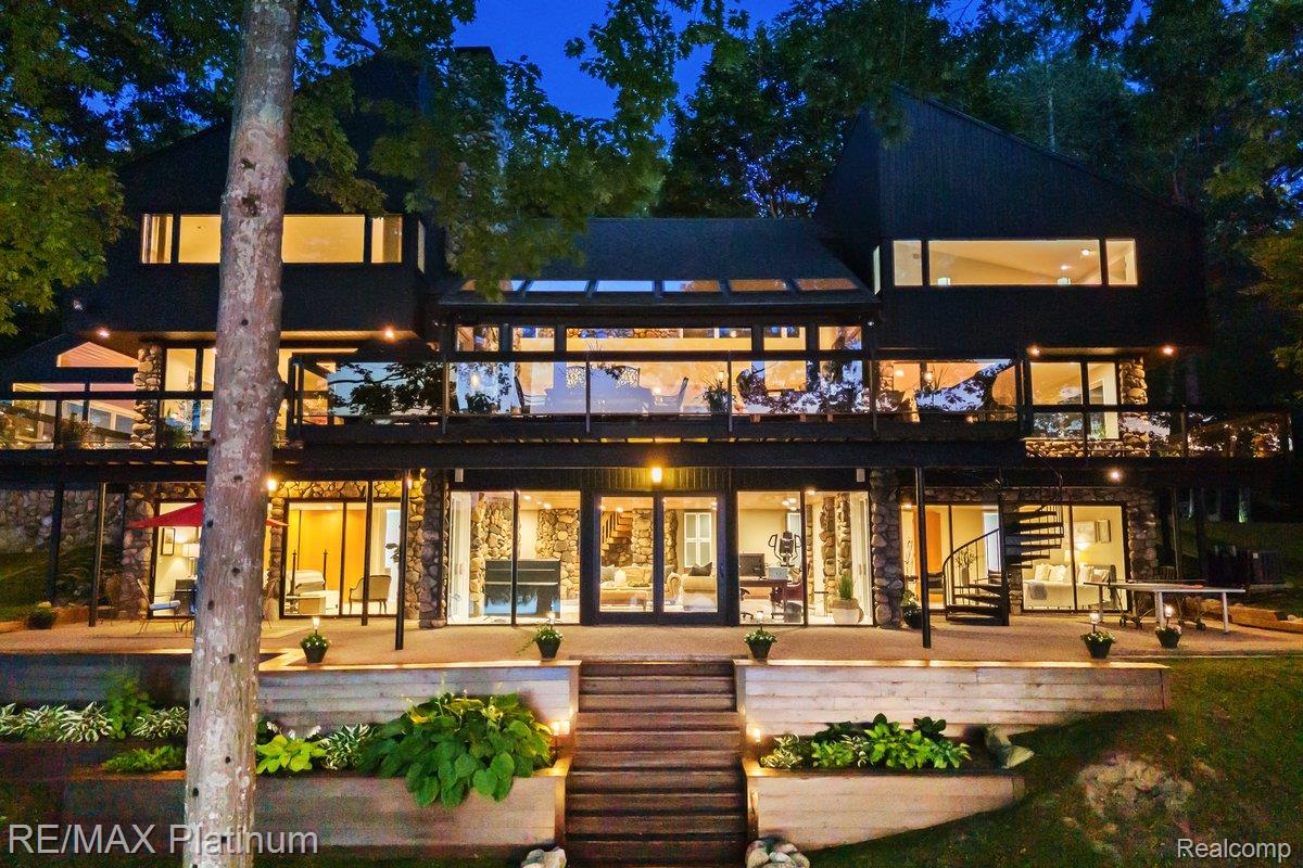 Howell, Michigan, 48843, United States, 4 Bedrooms Bedrooms, ,6 BathroomsBathrooms,Residential,Active,1973360 Howell, Michigan, 48843, United States, 4 Bedrooms Bedrooms, ,6 BathroomsBathrooms,Residential,Active,1973360