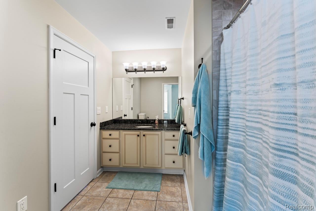 Linden, Michigan, 48451, United States, 5 Bedrooms Bedrooms, ,6 BathroomsBathrooms,Residential,Active,1959969