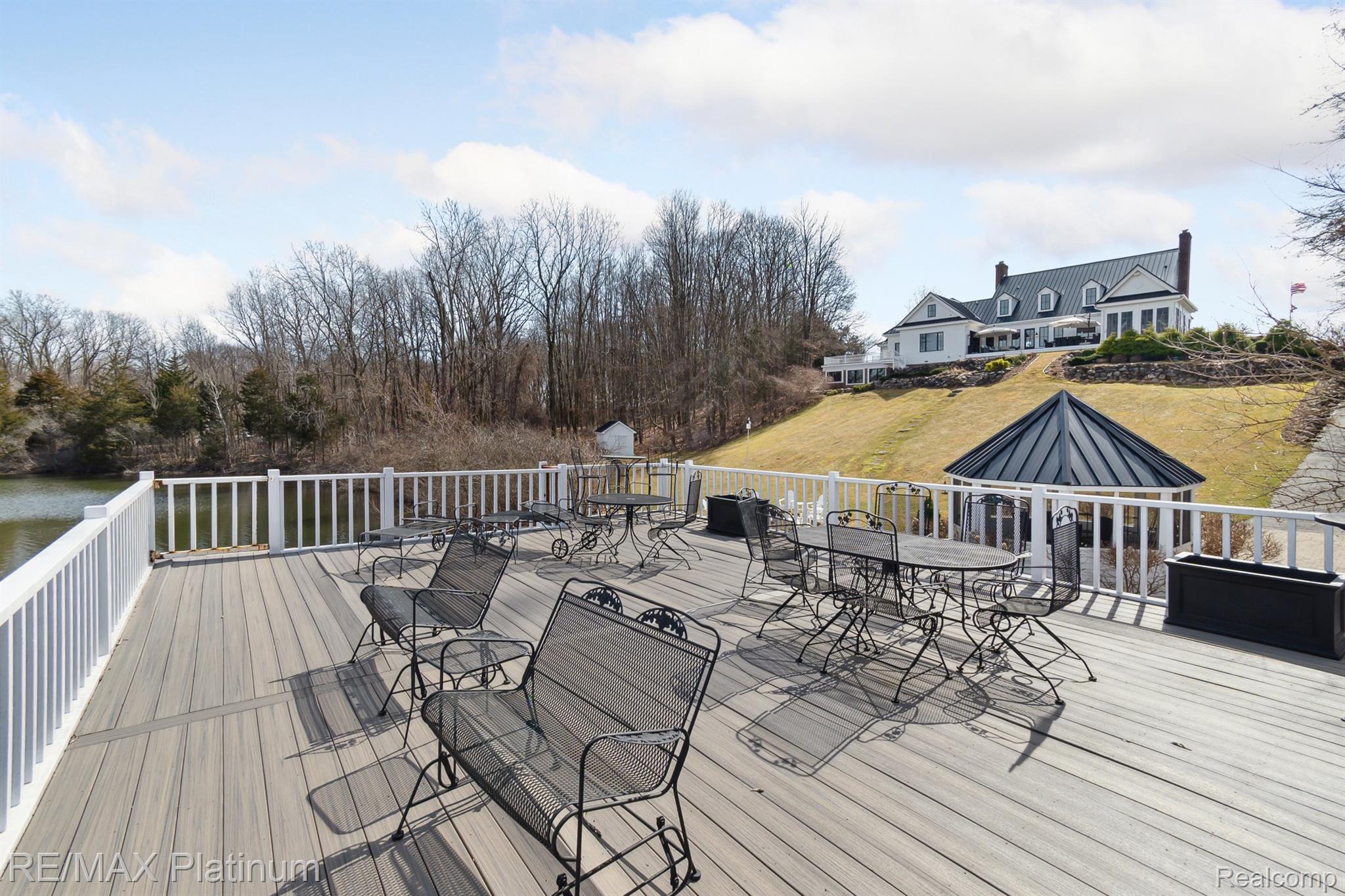 Pinckney, Michigan, 48169, United States, 5 Bedrooms Bedrooms, ,7 BathroomsBathrooms,Residential,Active,2014605