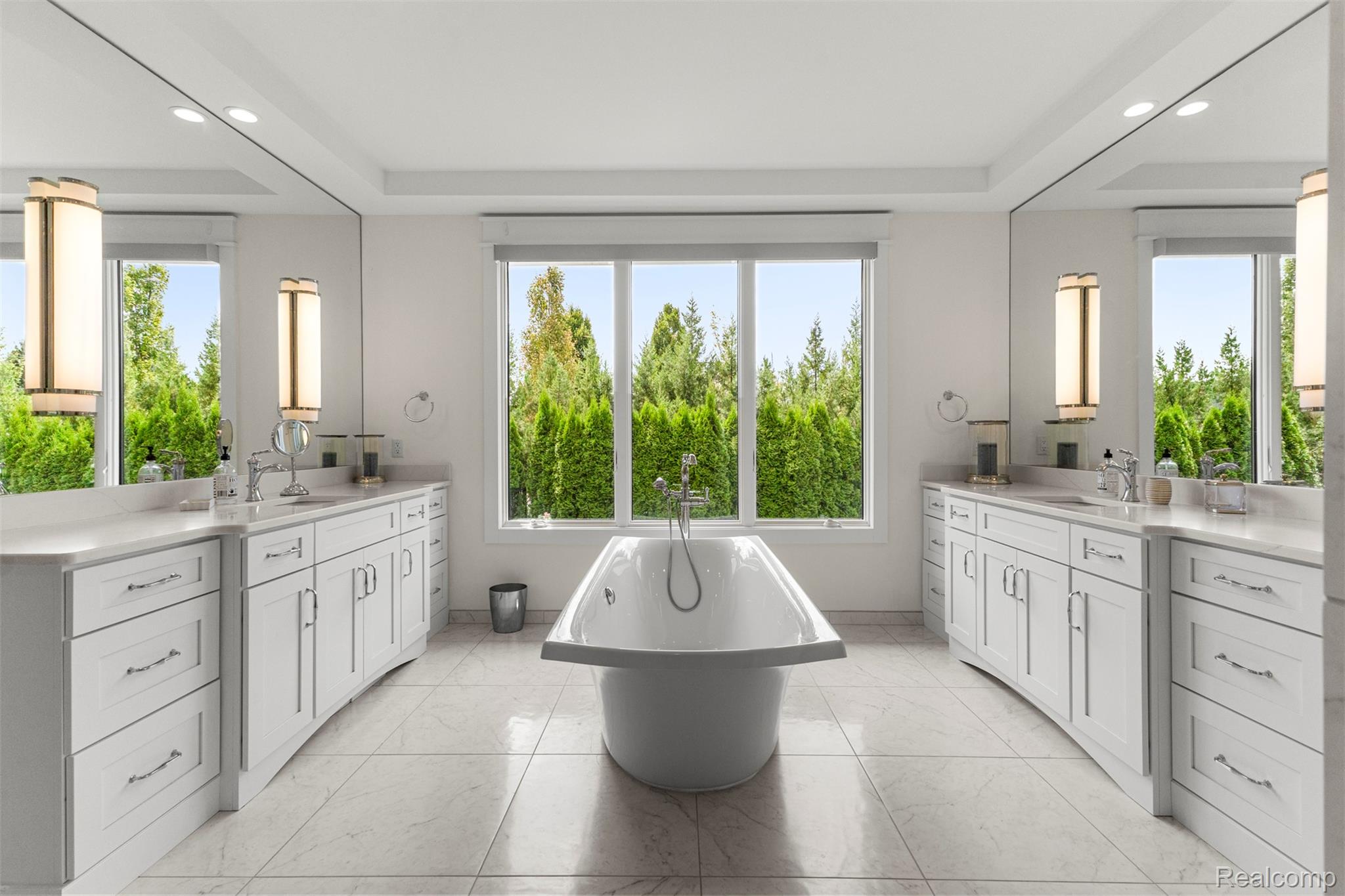 Northville, Michigan, 48168, United States, 5 Bedrooms Bedrooms, ,6 BathroomsBathrooms,Residential,Active,1913964