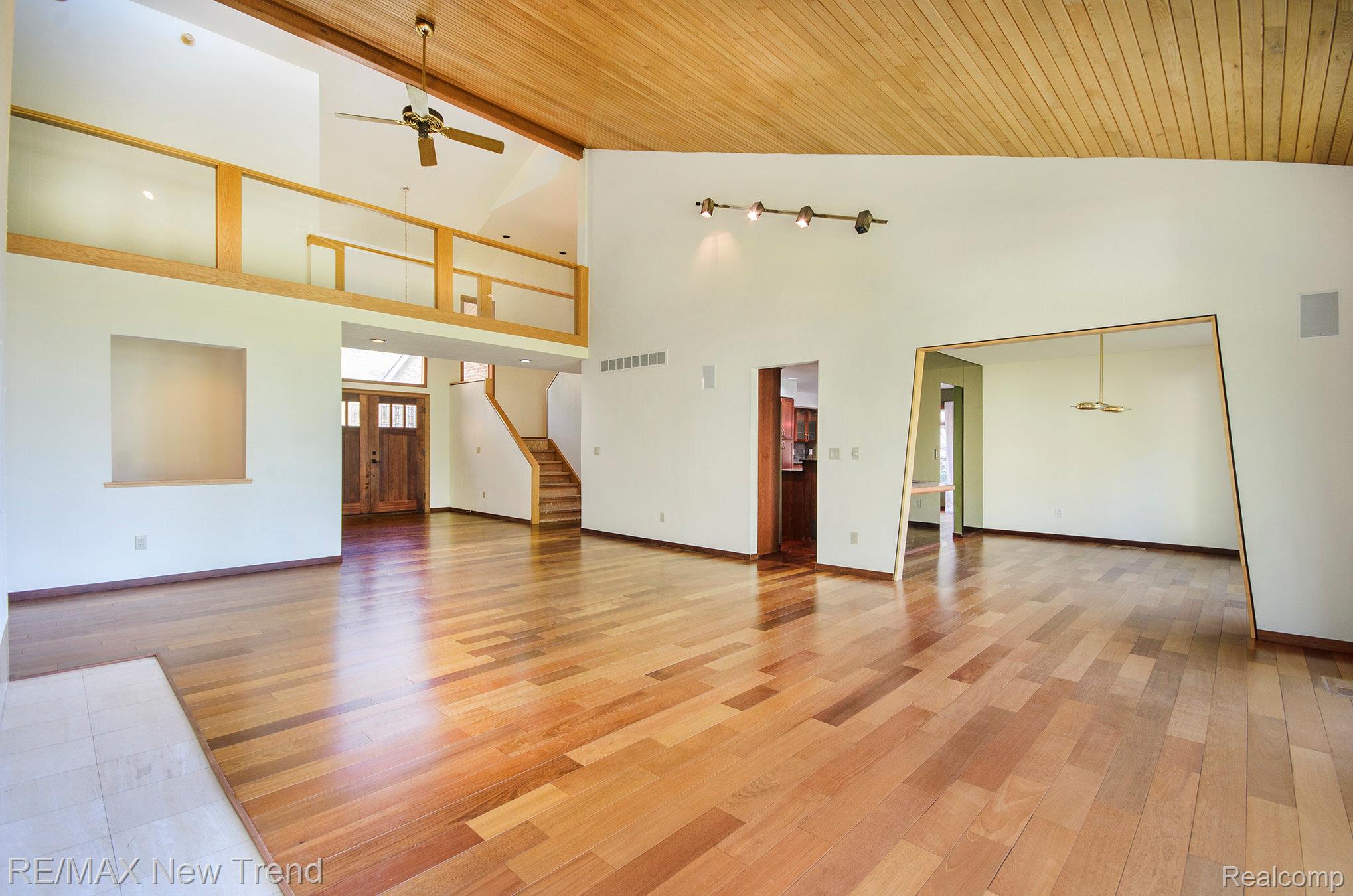 Westbloomfield, Michigan, 48324, United States, 5 Bedrooms Bedrooms, ,5 BathroomsBathrooms,Residential,Active,1922336